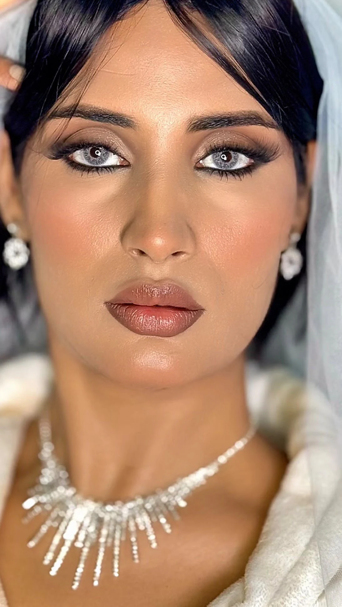 Statement makeup and sculpted hairstyle by Kiki